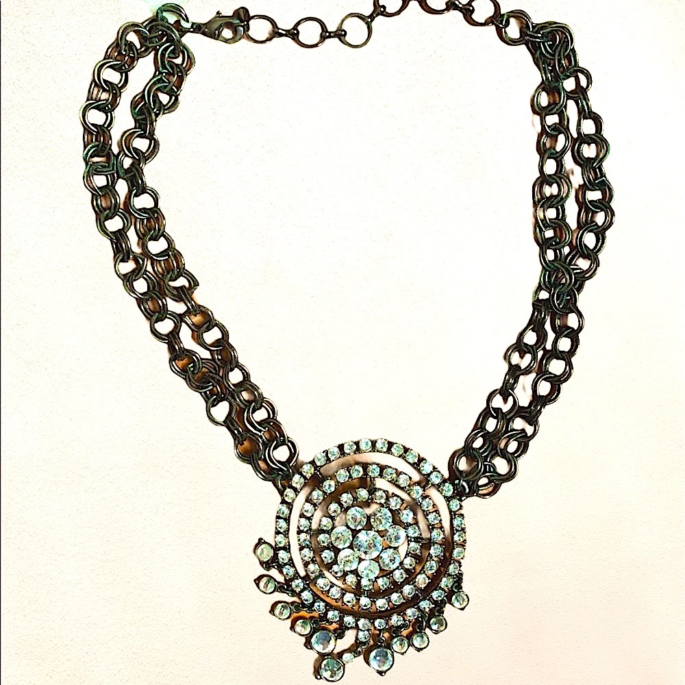 💎NWT-Vintage-Brass and Crystal Medallion Necklace